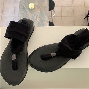 Sanuk slingback sandals